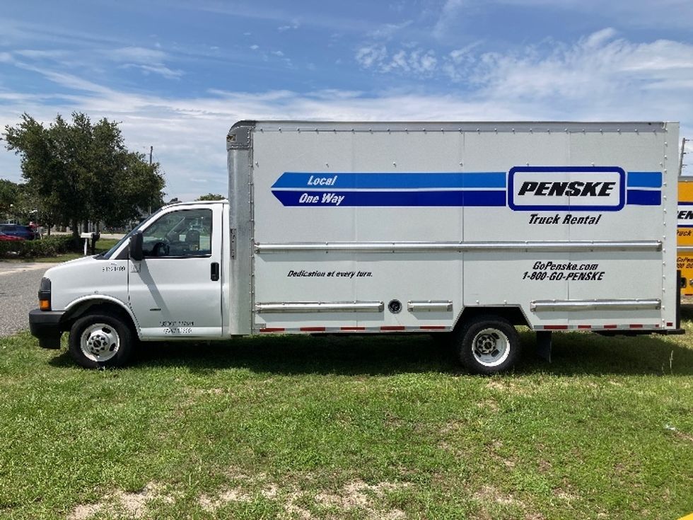 Light Duty Box Truck-Light and Medium Duty Trucks-GMC-2021-Savana G33903-Ocala-FL-83,734\n\t\tmiles-$ 29,500 - Image 4