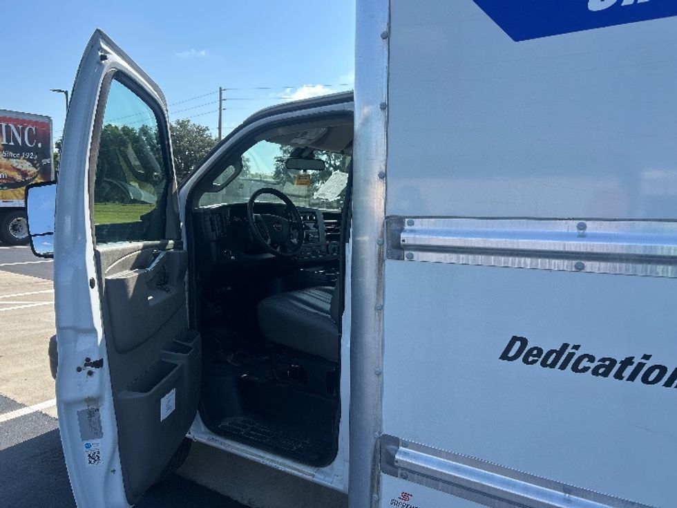 Light Duty Box Truck-Light and Medium Duty Trucks-GMC-2021-Savana G33903-Ocala-FL-84,905\n\t\tmiles-$ 27,250 - Image 16