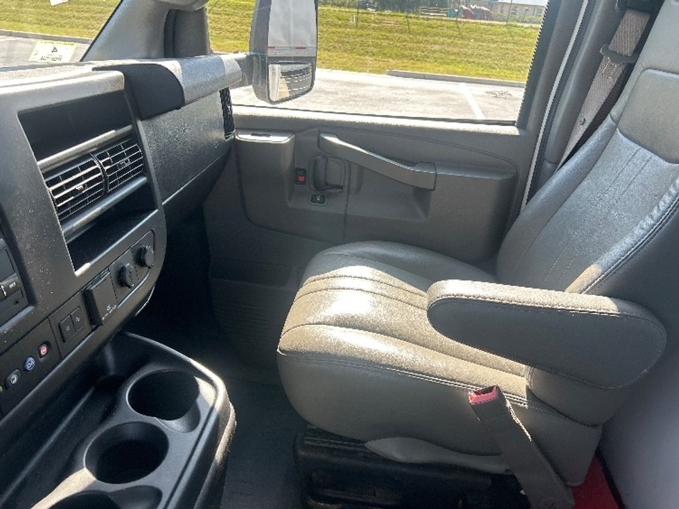 Light Duty Box Truck-Light and Medium Duty Trucks-GMC-2021-Savana G33903-Ocala-FL-84,905\n\t\tmiles-$ 27,250 - Image 19