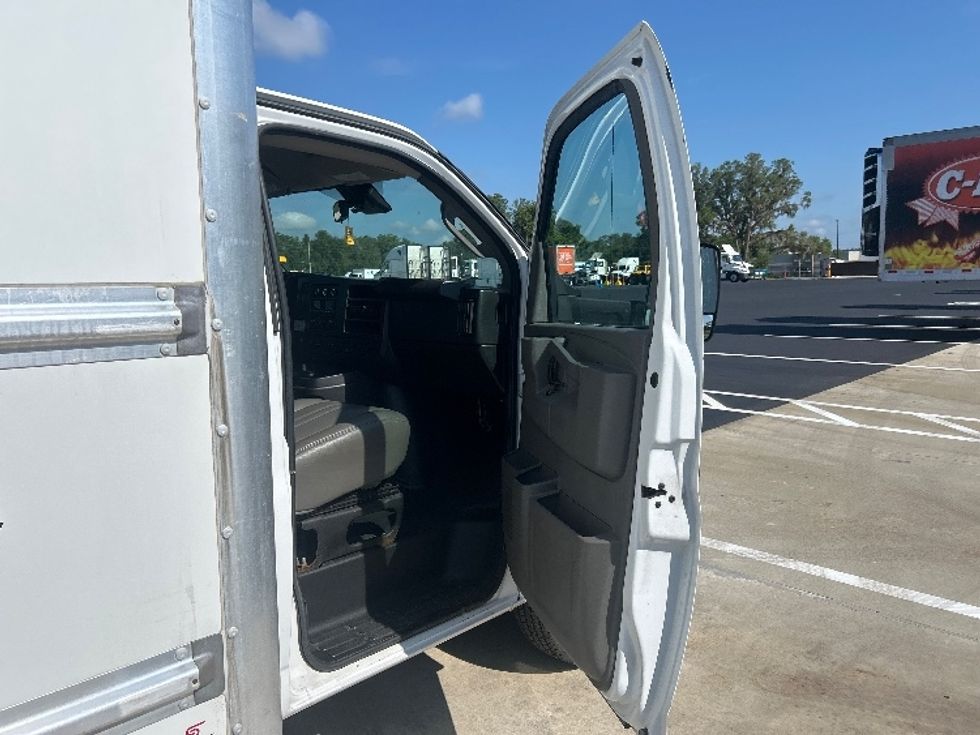 Light Duty Box Truck-Light and Medium Duty Trucks-GMC-2021-Savana G33903-Ocala-FL-84,905\n\t\tmiles-$ 27,250 - Image 20