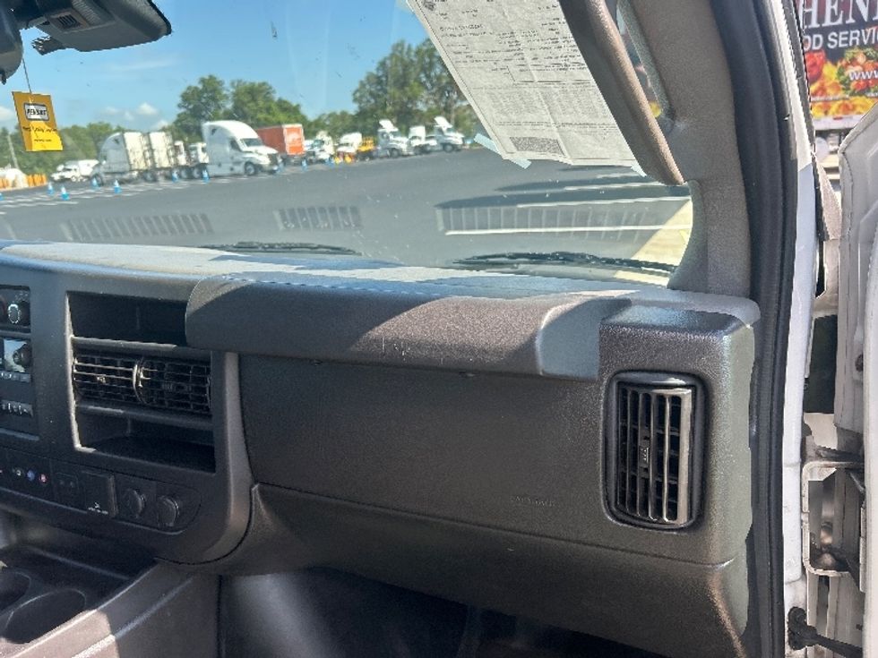 Light Duty Box Truck-Light and Medium Duty Trucks-GMC-2021-Savana G33903-Ocala-FL-84,905\n\t\tmiles-$ 27,250 - Image 21