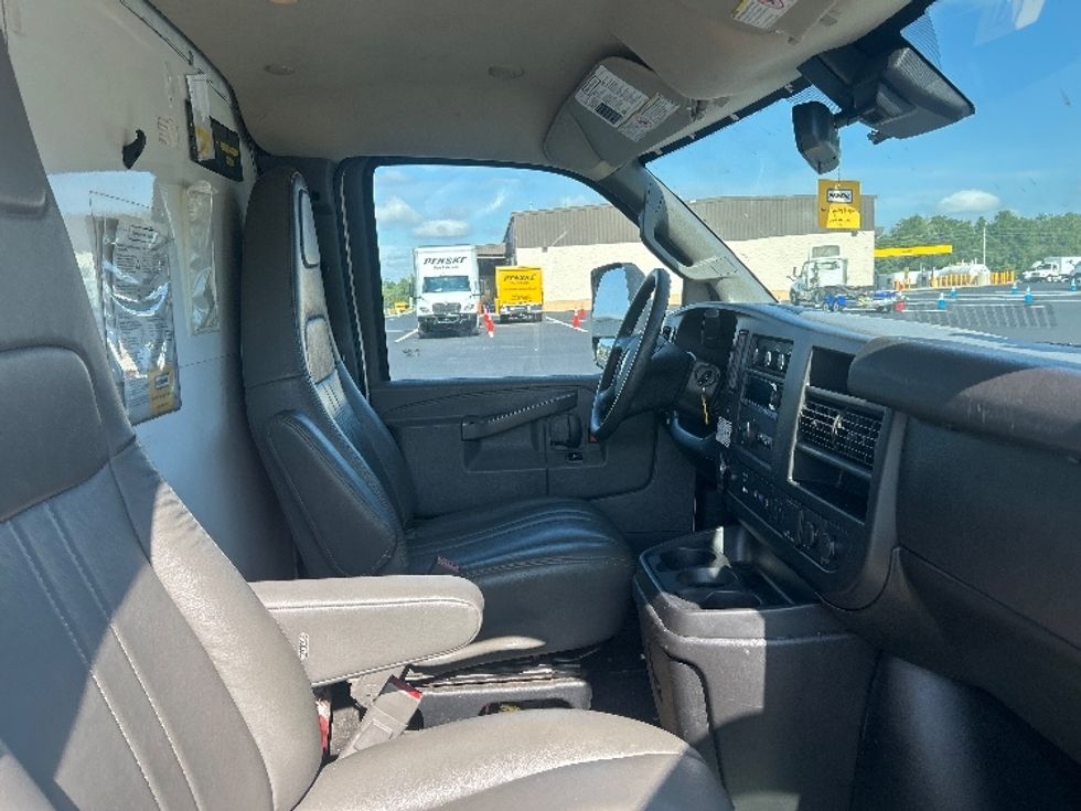 Light Duty Box Truck-Light and Medium Duty Trucks-GMC-2021-Savana G33903-Ocala-FL-84,905\n\t\tmiles-$ 27,250 - Image 22