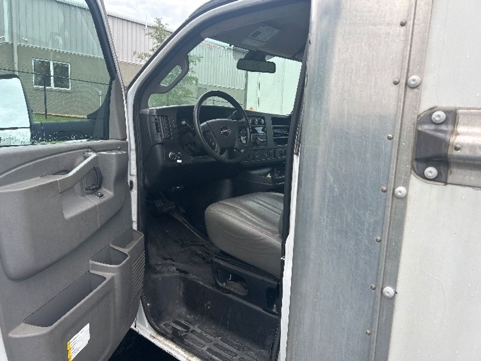 Light Duty Box Truck-Light and Medium Duty Trucks-GMC-2021-Savana G33903-Ocala-FL-92,870\n\t\tmiles-$ 29,750 - Image 16