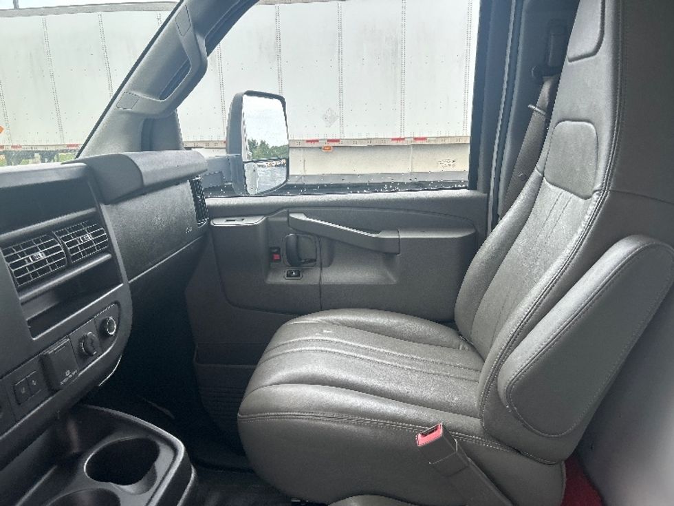 Light Duty Box Truck-Light and Medium Duty Trucks-GMC-2021-Savana G33903-Ocala-FL-92,870\n\t\tmiles-$ 29,750 - Image 19