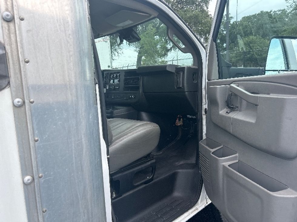 Light Duty Box Truck-Light and Medium Duty Trucks-GMC-2021-Savana G33903-Ocala-FL-92,870\n\t\tmiles-$ 29,750 - Image 20