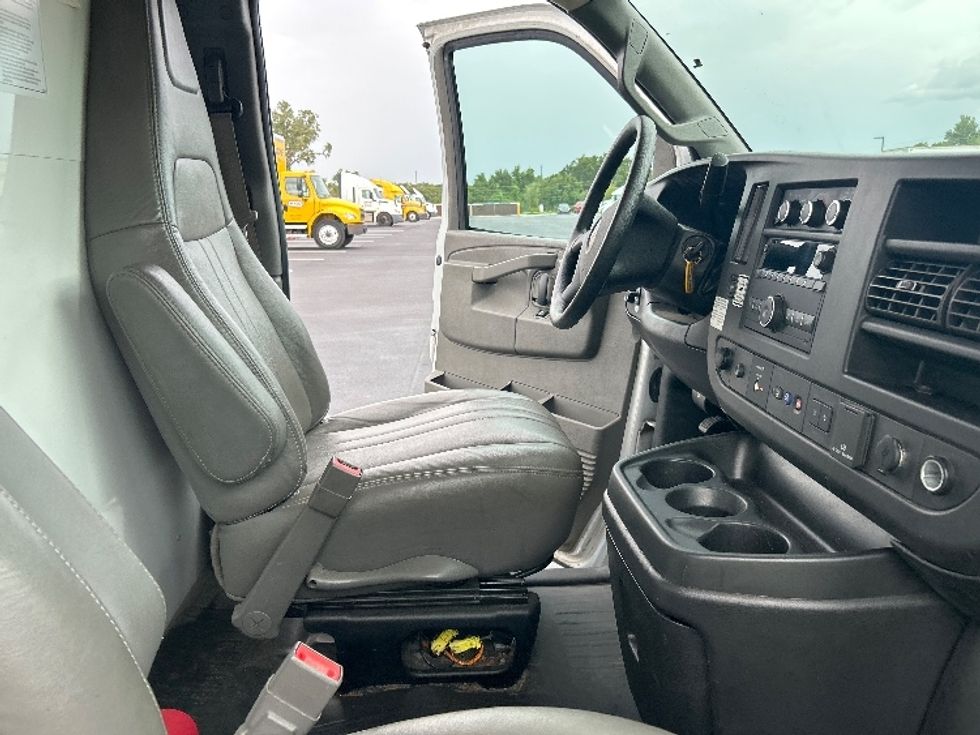 Light Duty Box Truck-Light and Medium Duty Trucks-GMC-2021-Savana G33903-Ocala-FL-92,870\n\t\tmiles-$ 29,750 - Image 22