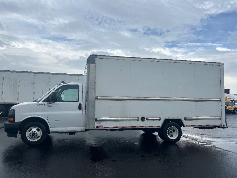 Light Duty Box Truck-Light and Medium Duty Trucks-GMC-2021-Savana G33903-Ocala-FL-92,870\n\t\tmiles-$ 29,750 - Image 4