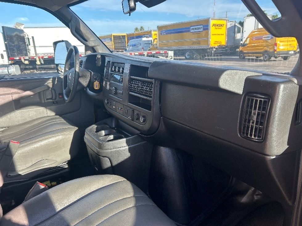 Light Duty Box Truck-Light and Medium Duty Trucks-GMC-2021-Savana G33903-Ocala-FL-93,188\n\t\tmiles-$ 26,750 - Image 18