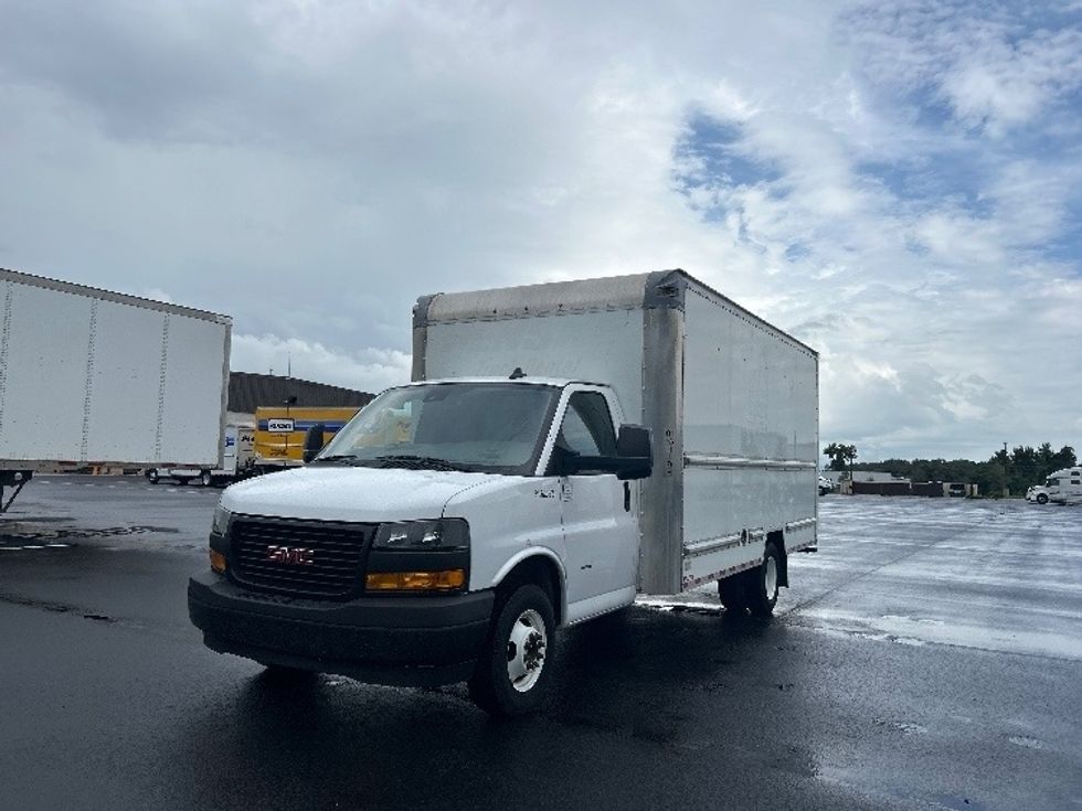 Light Duty Box Truck-Light and Medium Duty Trucks-GMC-2021-Savana G33903-Ocala-FL-94,322\n\t\tmiles-$ 29,500 - Image 1