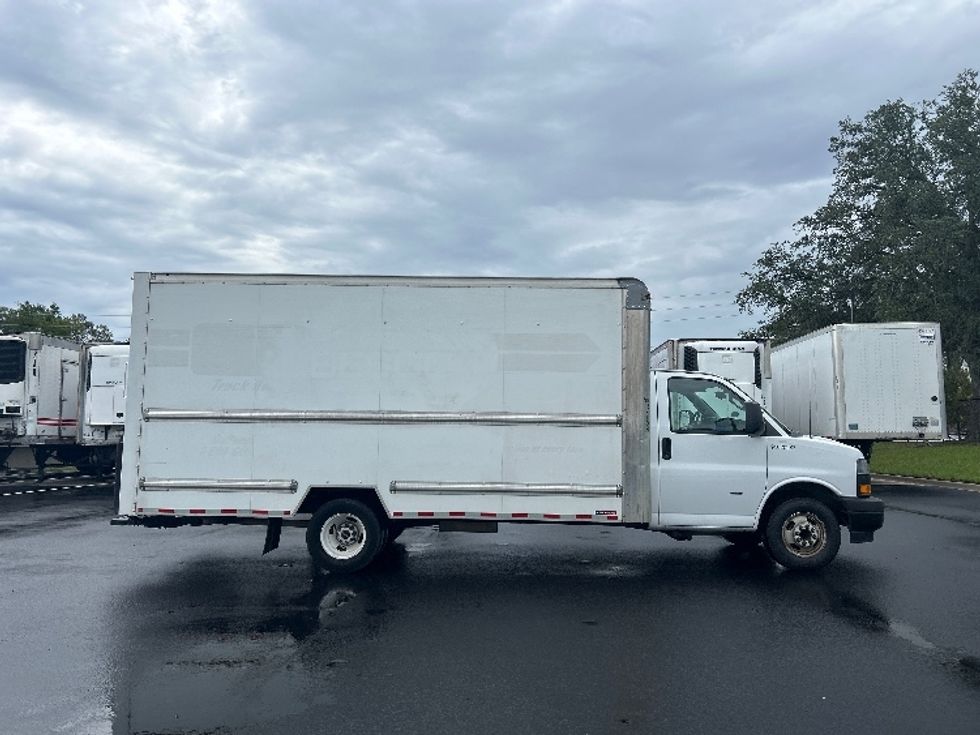 Light Duty Box Truck-Light and Medium Duty Trucks-GMC-2021-Savana G33903-Ocala-FL-94,322\n\t\tmiles-$ 29,500 - Image 14