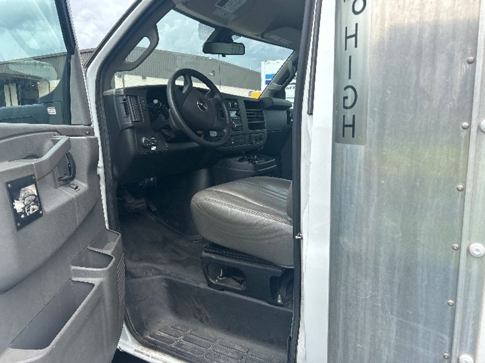 Light Duty Box Truck-Light and Medium Duty Trucks-GMC-2021-Savana G33903-Ocala-FL-94,322\n\t\tmiles-$ 29,500 - Image 15