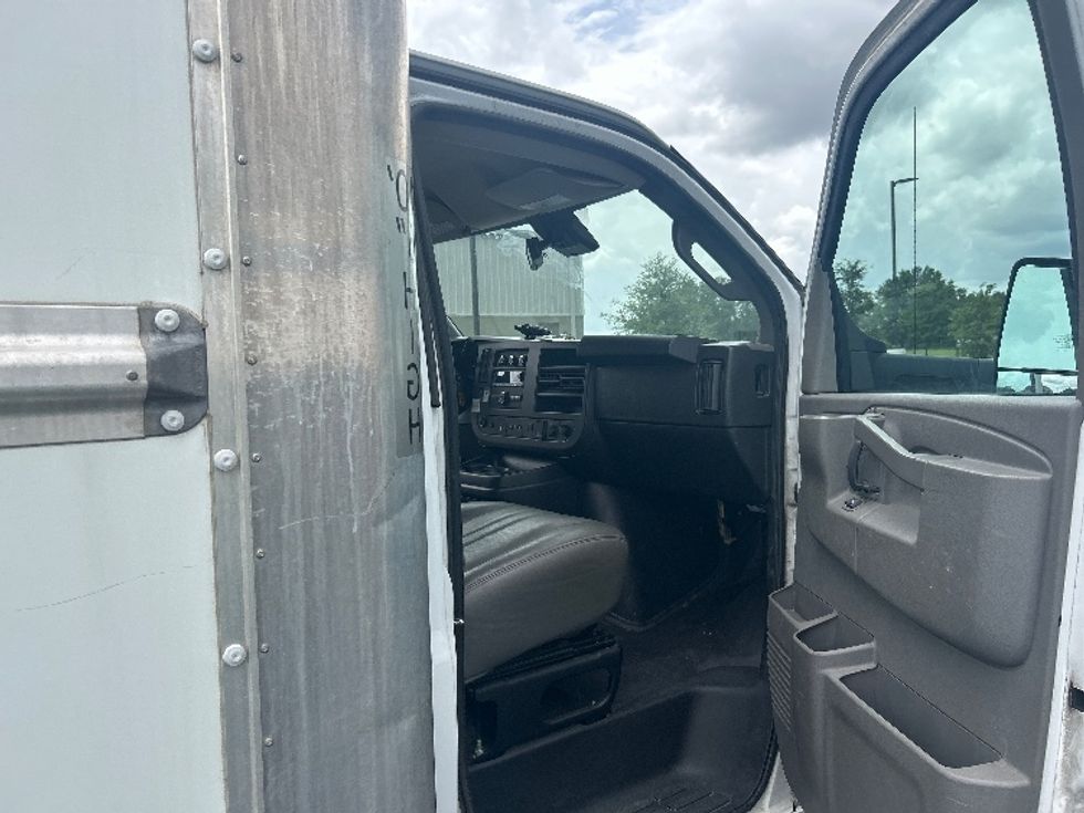 Light Duty Box Truck-Light and Medium Duty Trucks-GMC-2021-Savana G33903-Ocala-FL-94,322\n\t\tmiles-$ 29,500 - Image 19