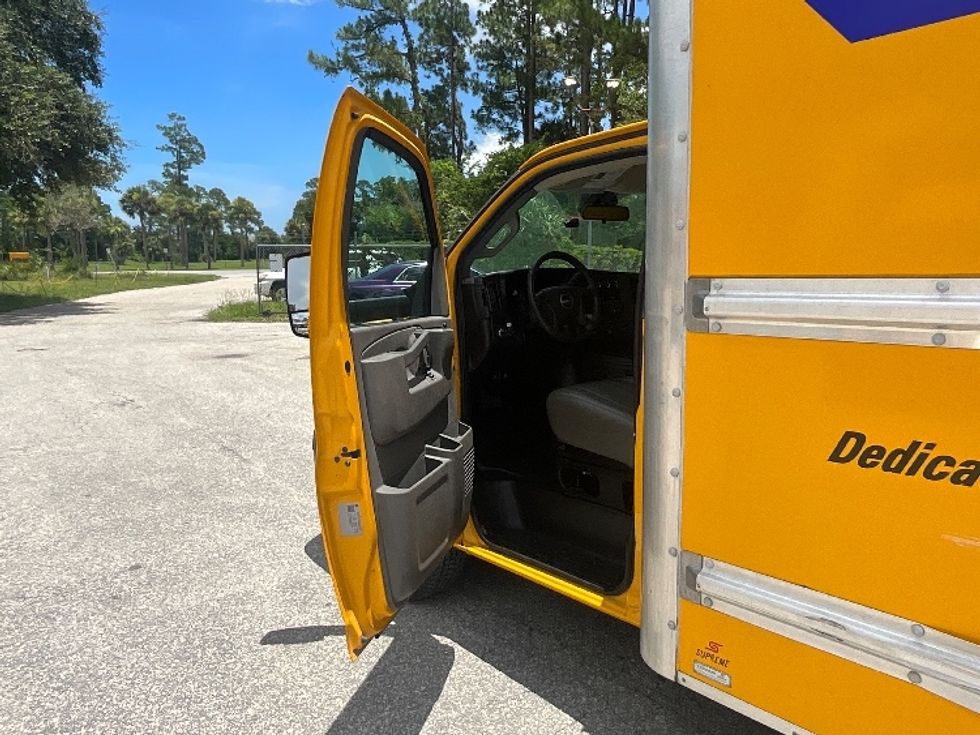 Light Duty Box Truck-Light and Medium Duty Trucks-GMC-2021-Savana G33903-Ocala-FL-99,368\n\t\tmiles-$ 24,500 - Image 16