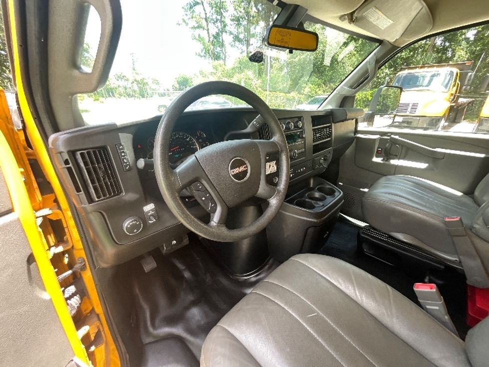 Light Duty Box Truck-Light and Medium Duty Trucks-GMC-2021-Savana G33903-Ocala-FL-99,368\n\t\tmiles-$ 24,500 - Image 17