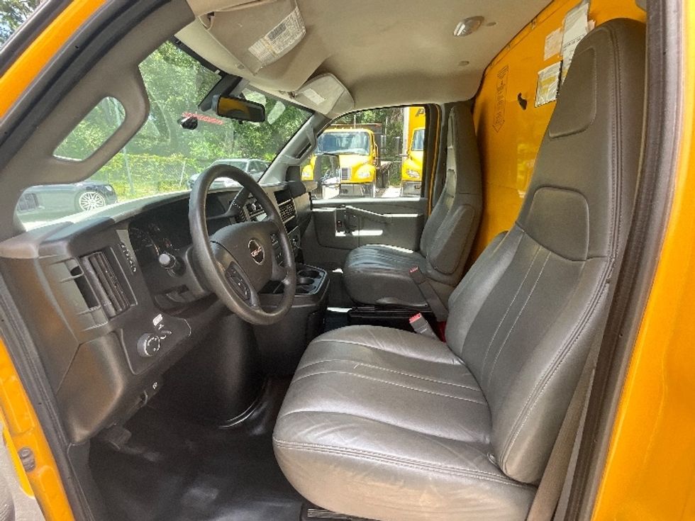 Light Duty Box Truck-Light and Medium Duty Trucks-GMC-2021-Savana G33903-Ocala-FL-99,368\n\t\tmiles-$ 24,500 - Image 19