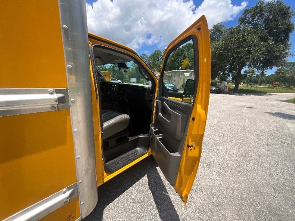 Light Duty Box Truck-Light and Medium Duty Trucks-GMC-2021-Savana G33903-Ocala-FL-99,368\n\t\tmiles-$ 24,500 - Image 20