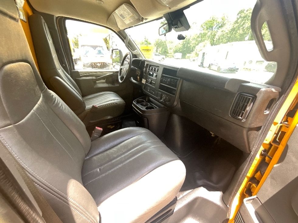Light Duty Box Truck-Light and Medium Duty Trucks-GMC-2021-Savana G33903-Ocala-FL-99,368\n\t\tmiles-$ 24,500 - Image 22