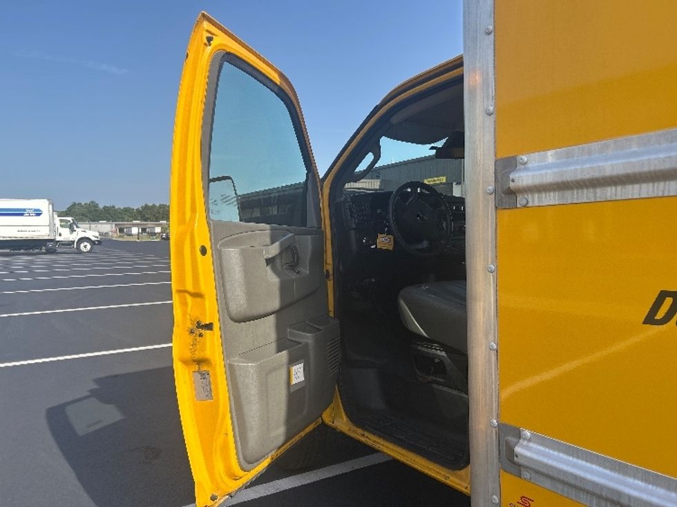 Light Duty Box Truck-Light and Medium Duty Trucks-GMC-2021-Savana G33903-Ocala-FL-99,898\n\t\tmiles-$ 26,000 - Image 16