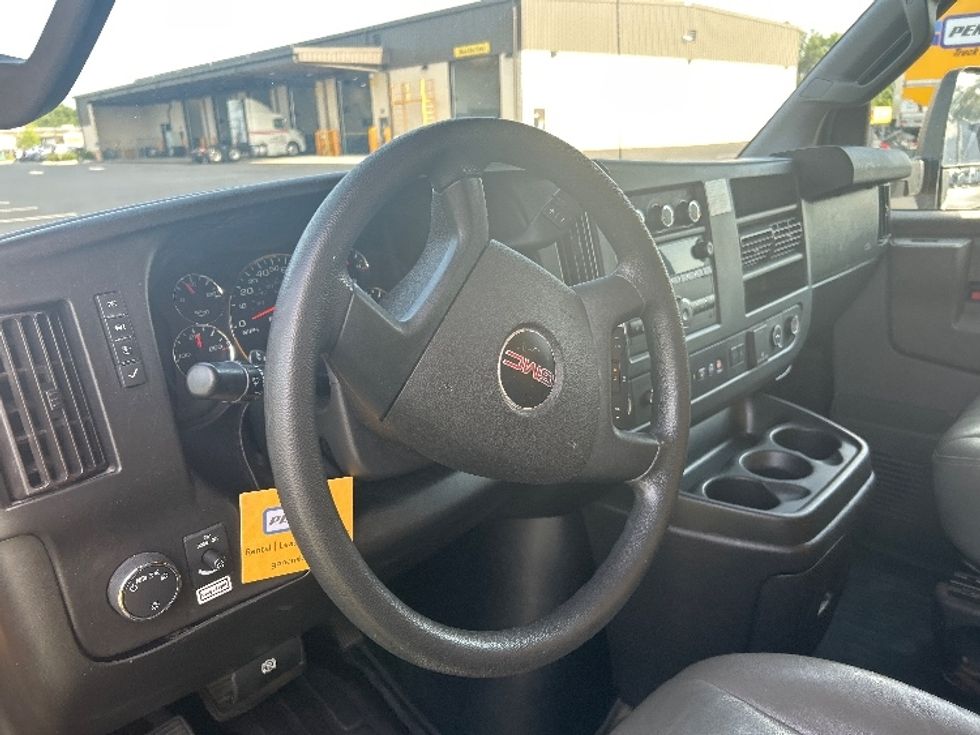 Light Duty Box Truck-Light and Medium Duty Trucks-GMC-2021-Savana G33903-Ocala-FL-99,898\n\t\tmiles-$ 26,000 - Image 17