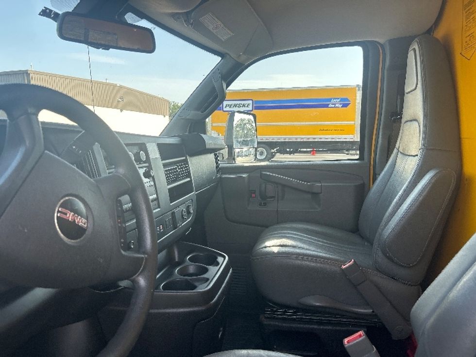 Light Duty Box Truck-Light and Medium Duty Trucks-GMC-2021-Savana G33903-Ocala-FL-99,898\n\t\tmiles-$ 26,000 - Image 19