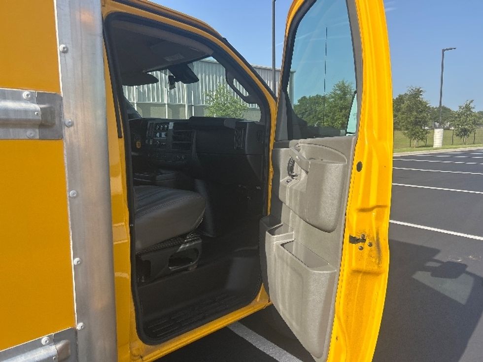 Light Duty Box Truck-Light and Medium Duty Trucks-GMC-2021-Savana G33903-Ocala-FL-99,898\n\t\tmiles-$ 26,000 - Image 20