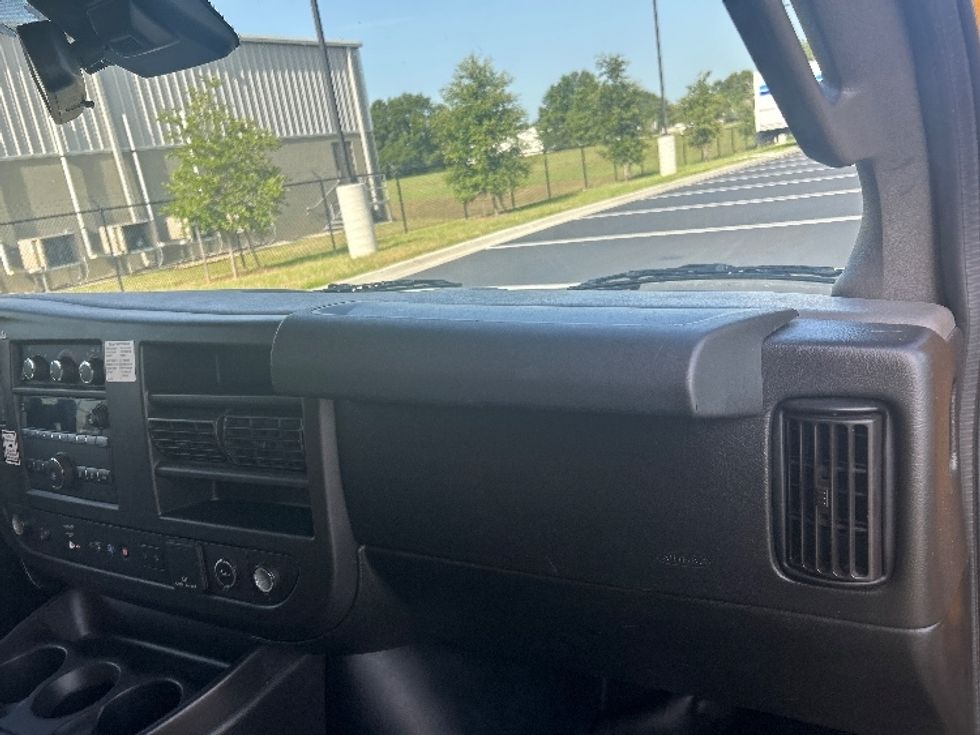 Light Duty Box Truck-Light and Medium Duty Trucks-GMC-2021-Savana G33903-Ocala-FL-99,898\n\t\tmiles-$ 26,000 - Image 21