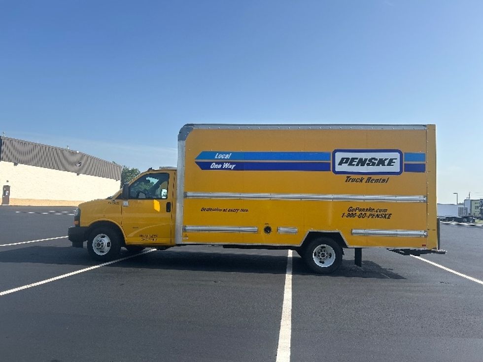 Light Duty Box Truck-Light and Medium Duty Trucks-GMC-2021-Savana G33903-Ocala-FL-99,898\n\t\tmiles-$ 26,000 - Image 4