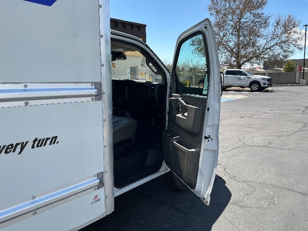 Light Duty Box Truck-Light and Medium Duty Trucks-GMC-2021-Savana G33903-Ogden-UT-109,375\n\t\tmiles-$ 27,250 - Image 17