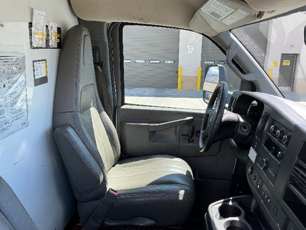 Light Duty Box Truck-Light and Medium Duty Trucks-GMC-2021-Savana G33903-Ogden-UT-109,375\n\t\tmiles-$ 27,250 - Image 19