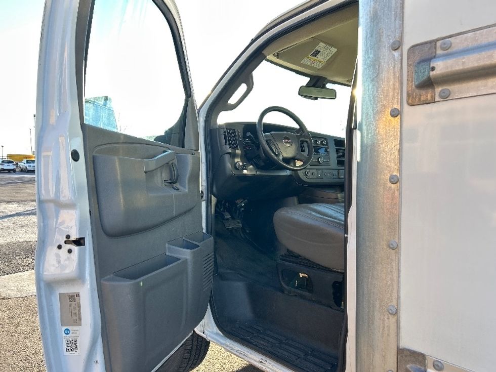 Light Duty Box Truck-Light and Medium Duty Trucks-GMC-2021-Savana G33903-Oklahoma City-OK-111,632\n\t\tmiles-$ 28,000 - Image 13