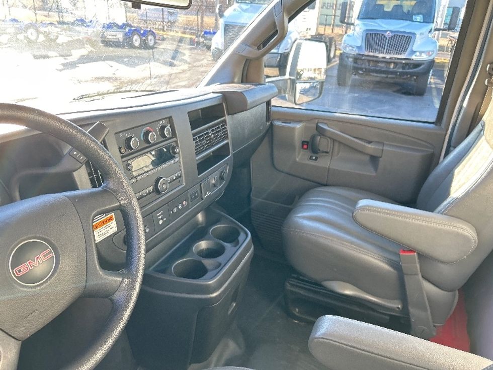 Light Duty Box Truck-Light and Medium Duty Trucks-GMC-2021-Savana G33903-Oklahoma City-OK-111,632\n\t\tmiles-$ 28,000 - Image 15
