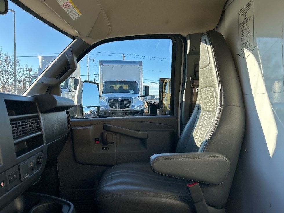 Light Duty Box Truck-Light and Medium Duty Trucks-GMC-2021-Savana G33903-Oklahoma City-OK-111,632\n\t\tmiles-$ 28,000 - Image 16