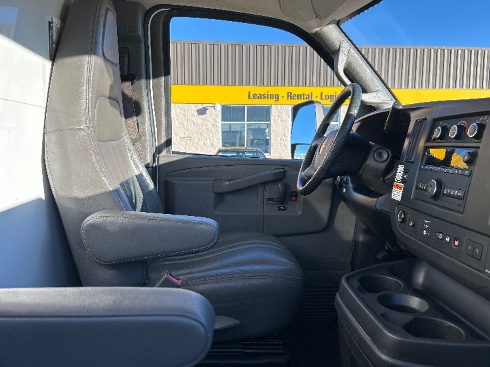 Light Duty Box Truck-Light and Medium Duty Trucks-GMC-2021-Savana G33903-Oklahoma City-OK-111,632\n\t\tmiles-$ 28,000 - Image 19