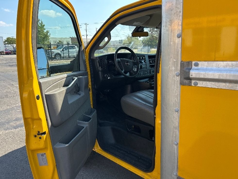 Light Duty Box Truck-Light and Medium Duty Trucks-GMC-2021-Savana G33903-Oklahoma City-OK-114,703\n\t\tmiles-$ 23,000 - Image 13