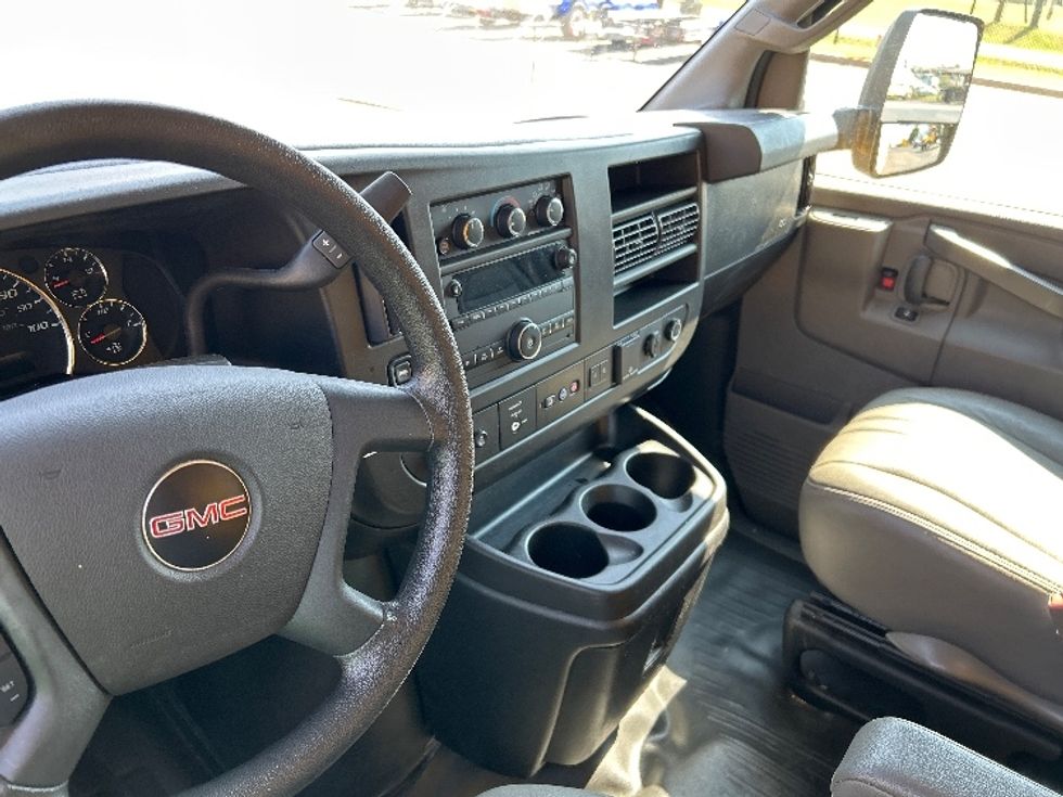 Light Duty Box Truck-Light and Medium Duty Trucks-GMC-2021-Savana G33903-Oklahoma City-OK-114,703\n\t\tmiles-$ 23,000 - Image 15