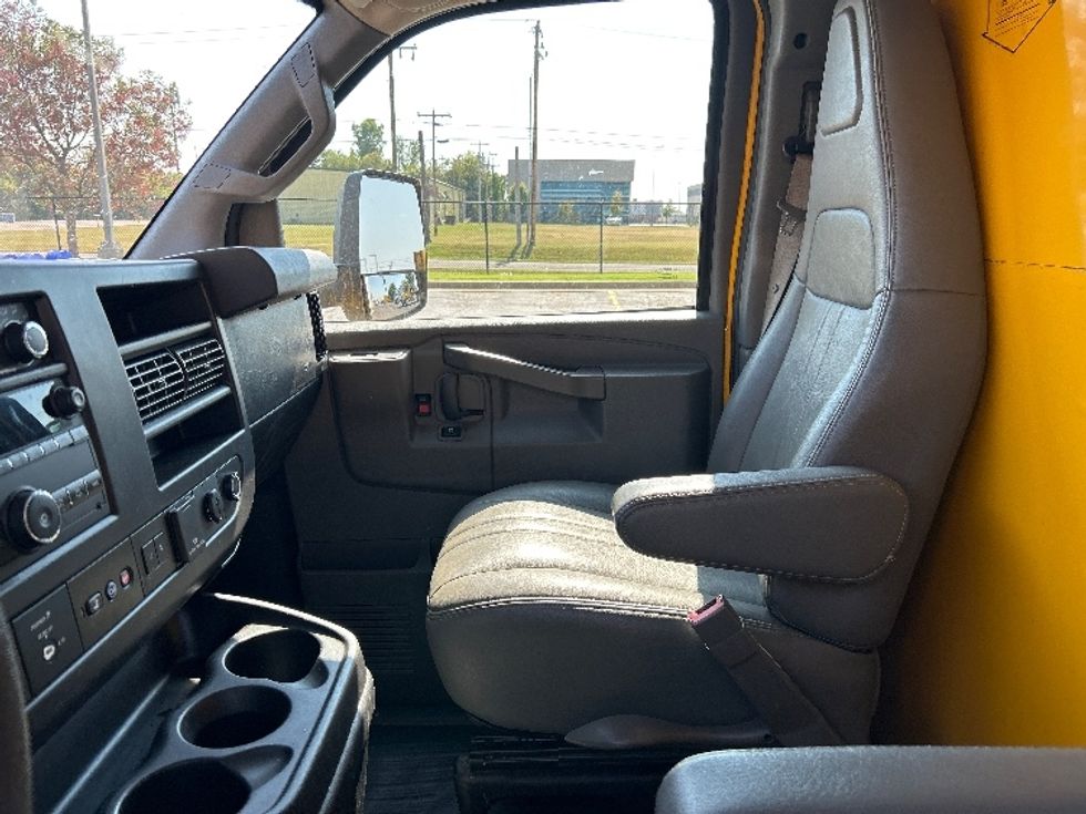 Light Duty Box Truck-Light and Medium Duty Trucks-GMC-2021-Savana G33903-Oklahoma City-OK-114,703\n\t\tmiles-$ 23,000 - Image 16