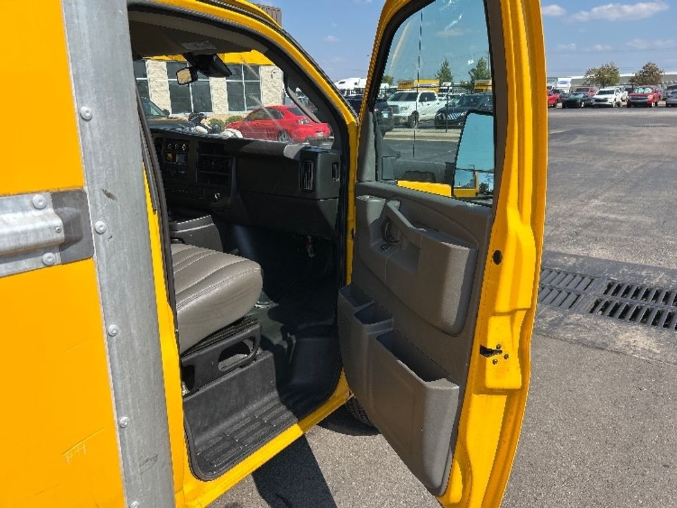 Light Duty Box Truck-Light and Medium Duty Trucks-GMC-2021-Savana G33903-Oklahoma City-OK-114,703\n\t\tmiles-$ 23,000 - Image 17