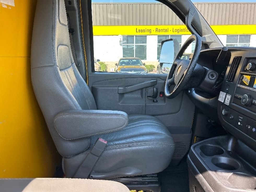 Light Duty Box Truck-Light and Medium Duty Trucks-GMC-2021-Savana G33903-Oklahoma City-OK-114,703\n\t\tmiles-$ 23,000 - Image 19