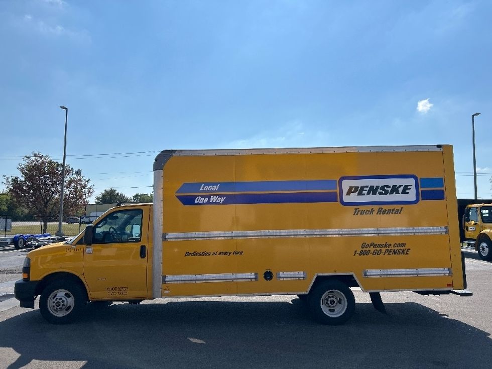 Light Duty Box Truck-Light and Medium Duty Trucks-GMC-2021-Savana G33903-Oklahoma City-OK-114,703\n\t\tmiles-$ 23,000 - Image 4