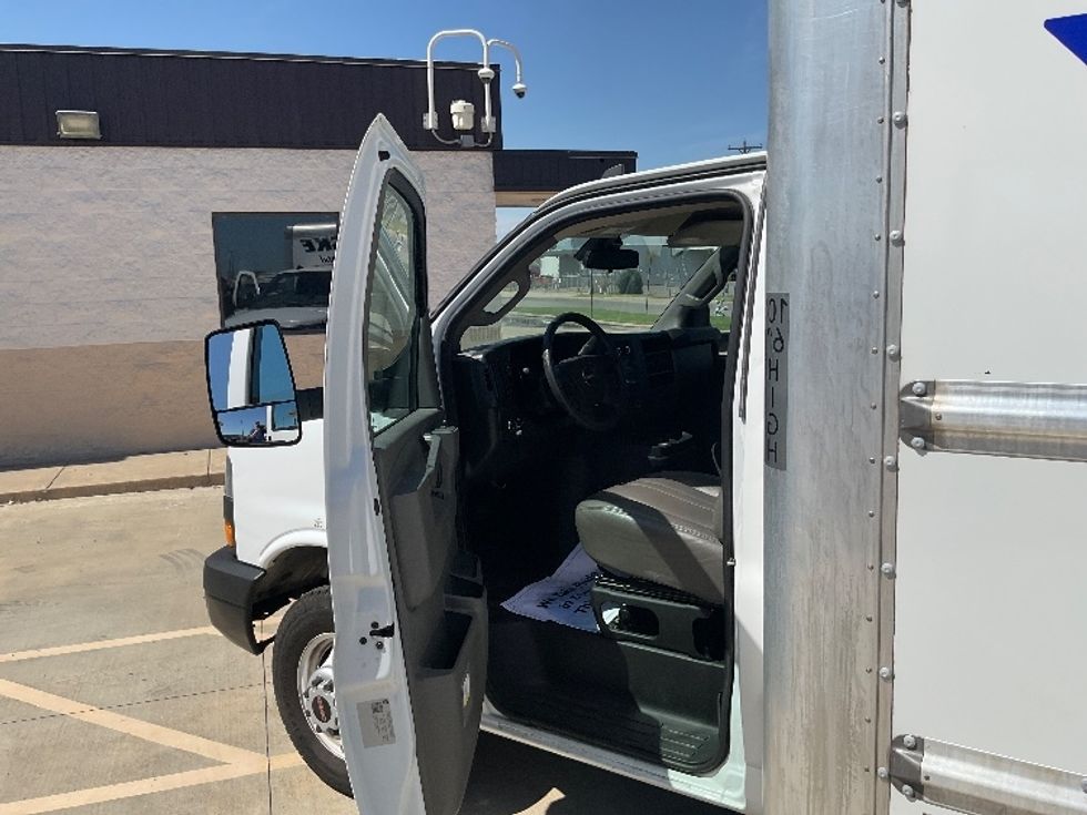 Light Duty Box Truck-Light and Medium Duty Trucks-GMC-2021-Savana G33903-Oklahoma City-OK-115,629\n\t\tmiles-$ 26,250 - Image 16