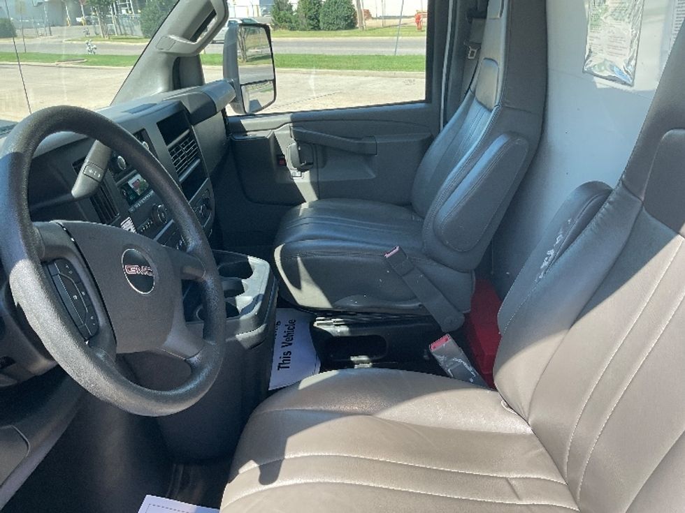 Light Duty Box Truck-Light and Medium Duty Trucks-GMC-2021-Savana G33903-Oklahoma City-OK-115,629\n\t\tmiles-$ 26,250 - Image 19
