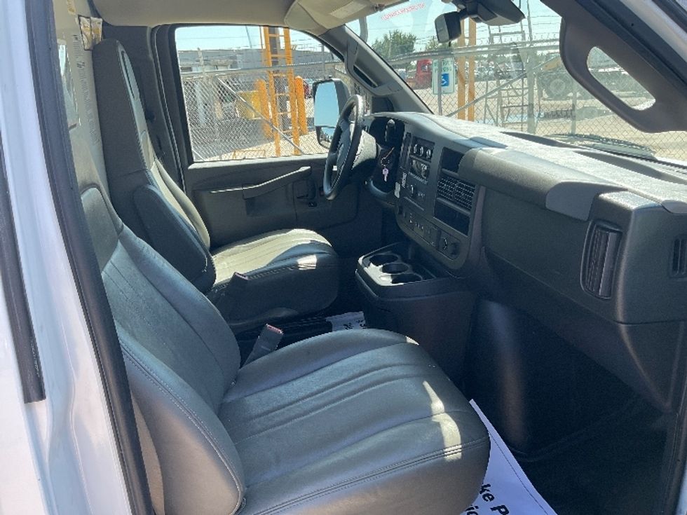 Light Duty Box Truck-Light and Medium Duty Trucks-GMC-2021-Savana G33903-Oklahoma City-OK-115,629\n\t\tmiles-$ 26,250 - Image 22