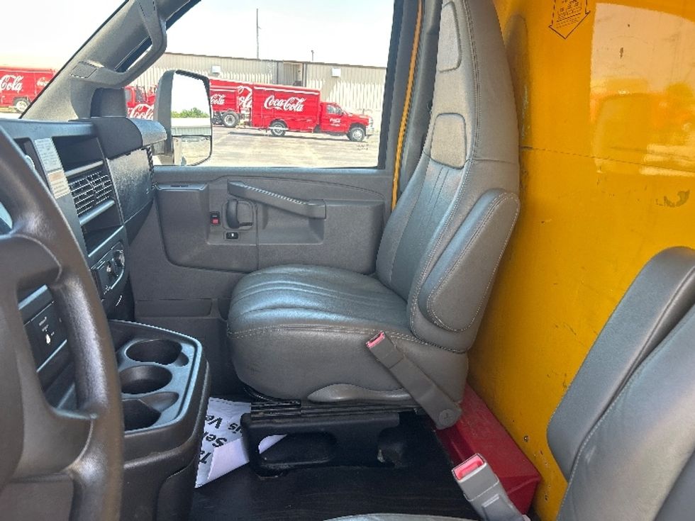 Light Duty Box Truck-Light and Medium Duty Trucks-GMC-2021-Savana G33903-Oklahoma City-OK-129,043\n\t\tmiles-$ 23,500 - Image 15