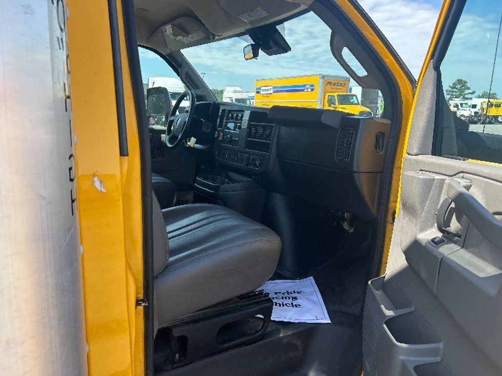 Light Duty Box Truck-Light and Medium Duty Trucks-GMC-2021-Savana G33903-Oklahoma City-OK-129,043\n\t\tmiles-$ 23,500 - Image 16