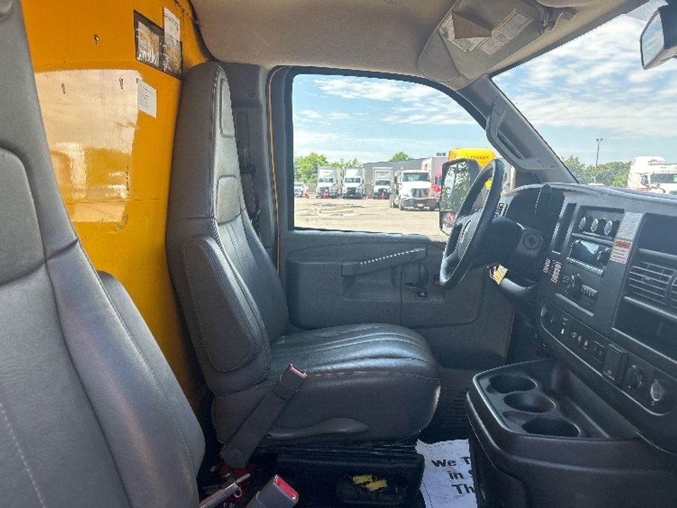 Light Duty Box Truck-Light and Medium Duty Trucks-GMC-2021-Savana G33903-Oklahoma City-OK-129,043\n\t\tmiles-$ 23,500 - Image 18