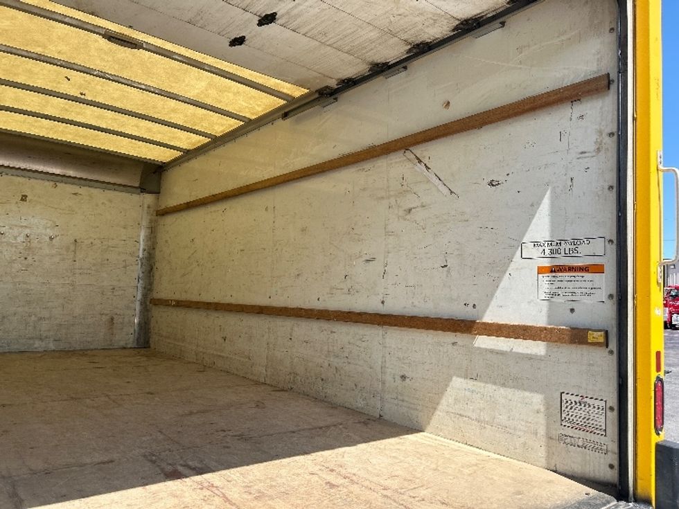 Light Duty Box Truck-Light and Medium Duty Trucks-GMC-2021-Savana G33903-Oklahoma City-OK-129,043\n\t\tmiles-$ 23,500 - Image 9