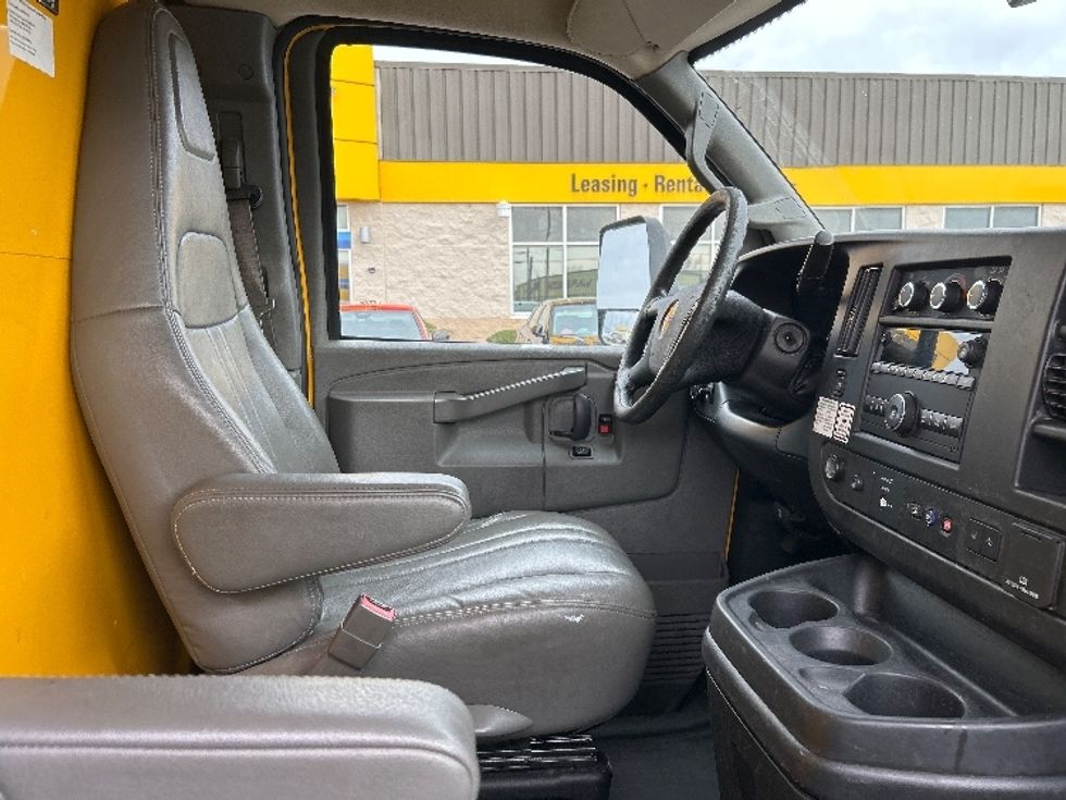 Light Duty Box Truck-Light and Medium Duty Trucks-GMC-2021-Savana G33903-Oklahoma City-OK-85,560\n\t\tmiles-$ 28,000 - Image 19