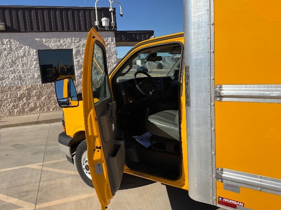 Light Duty Box Truck-Light and Medium Duty Trucks-GMC-2021-Savana G33903-Oklahoma City-OK-88,427\n\t\tmiles-$ 27,750 - Image 16