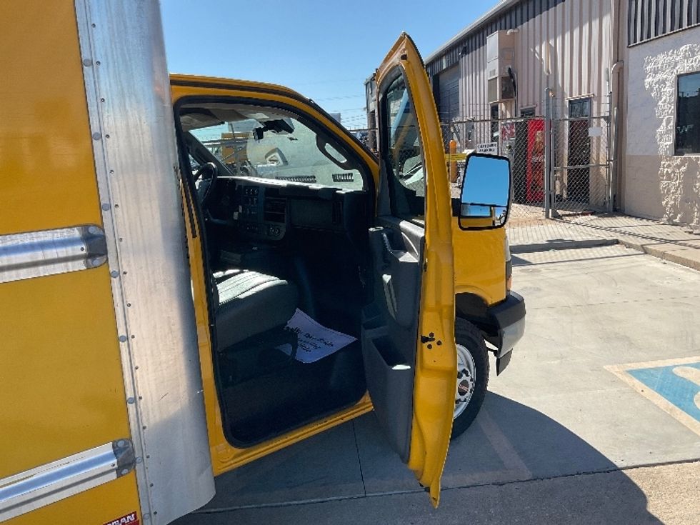 Light Duty Box Truck-Light and Medium Duty Trucks-GMC-2021-Savana G33903-Oklahoma City-OK-88,427\n\t\tmiles-$ 27,750 - Image 20