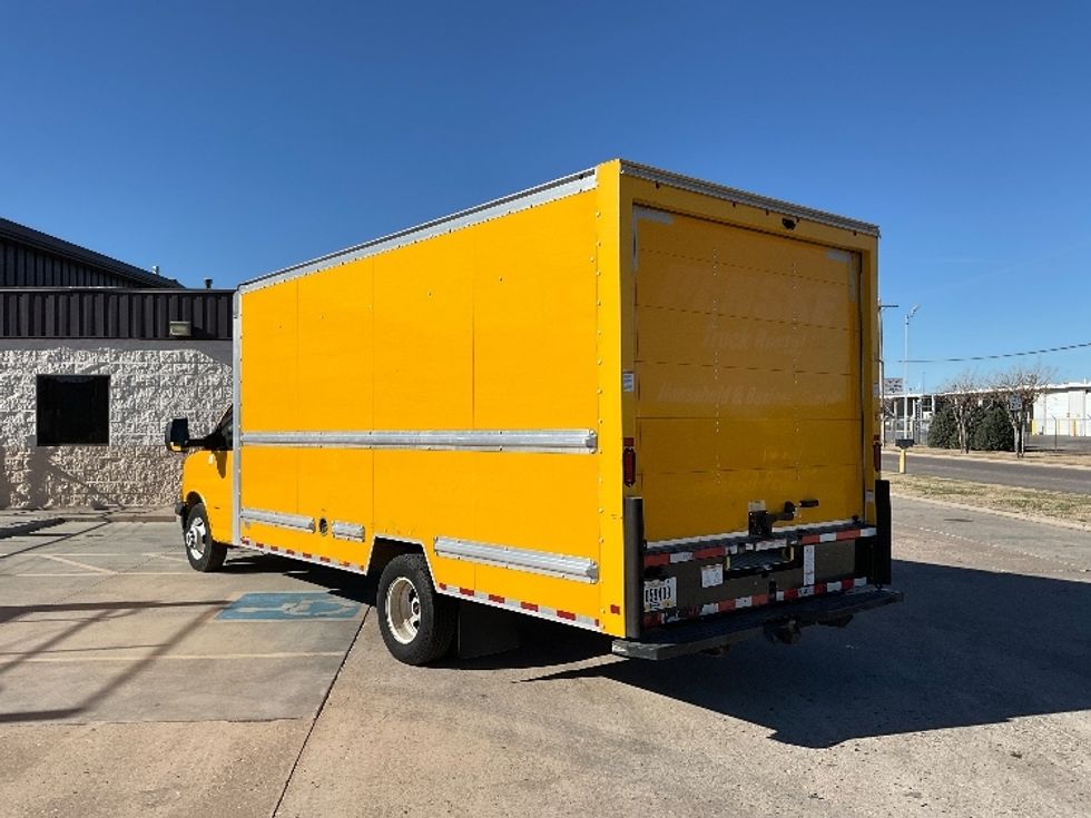Light Duty Box Truck-Light and Medium Duty Trucks-GMC-2021-Savana G33903-Oklahoma City-OK-88,427\n\t\tmiles-$ 27,750 - Image 6